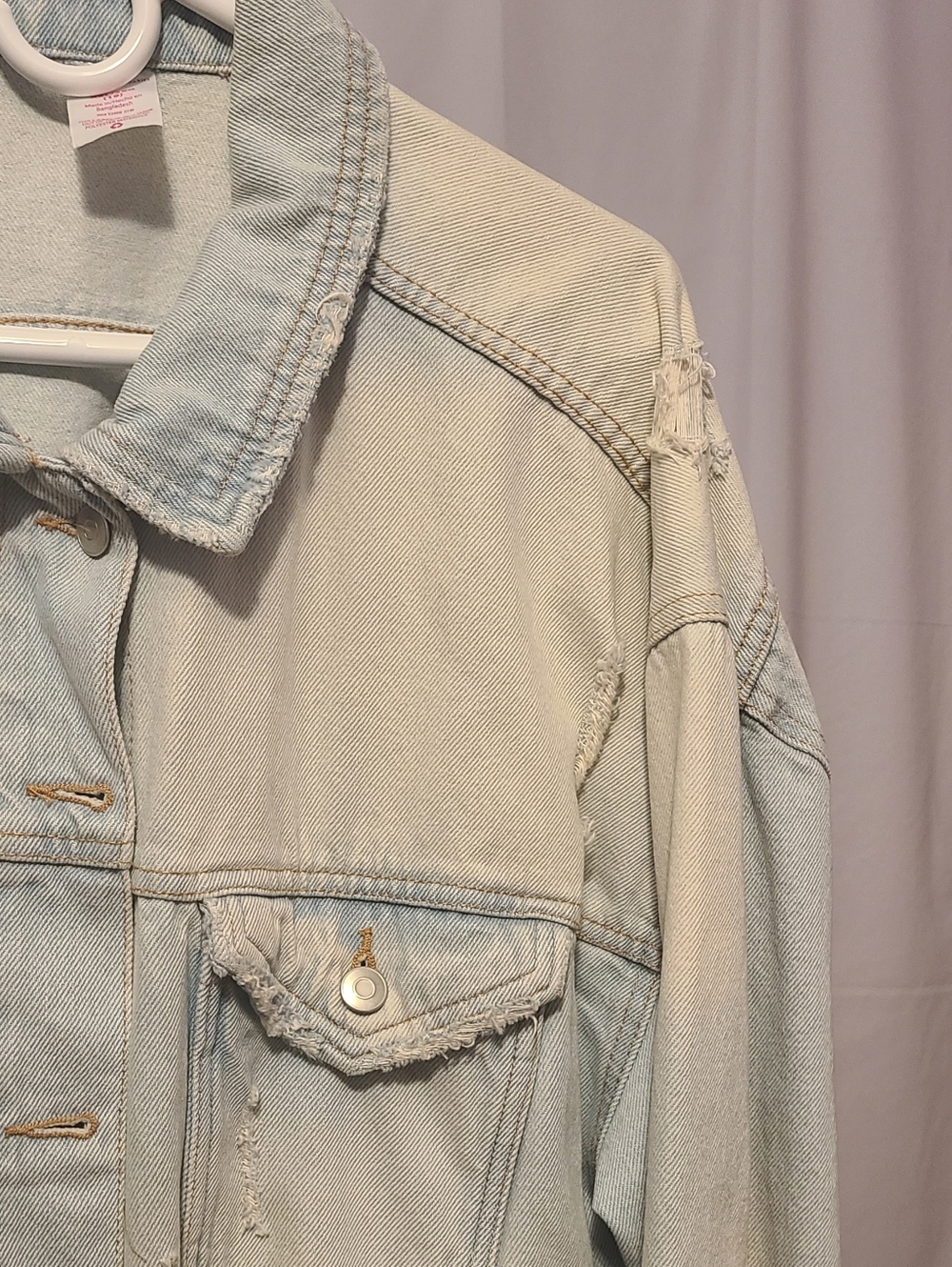 No Boundaries Whitewashed Distressed Denim Jacket - Picture 5 of 13